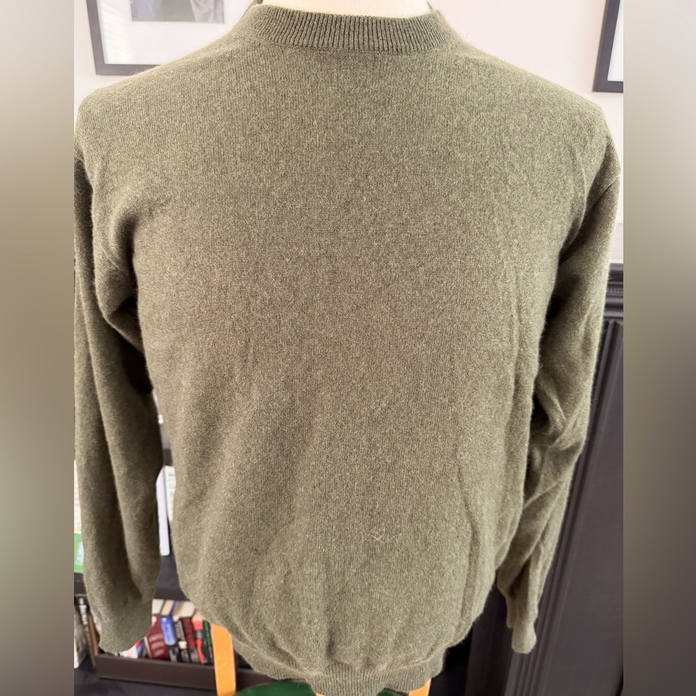 Patrick Clark Cashmere Sweater. Olive Green. Size L. Excellent Condition.